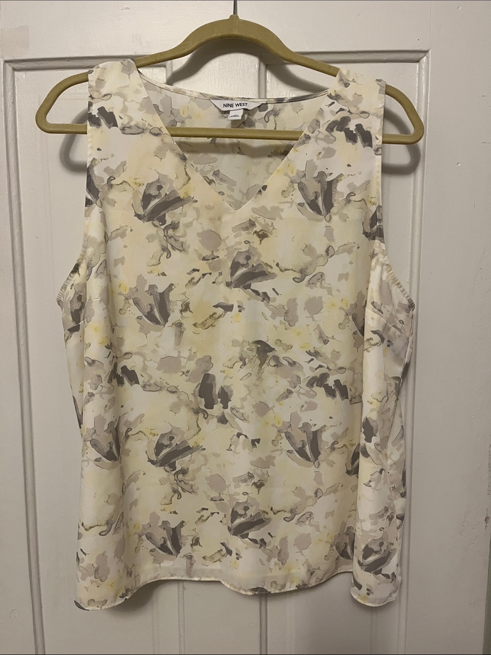 Nine West Cream Abstract Floral V-Neck Tank